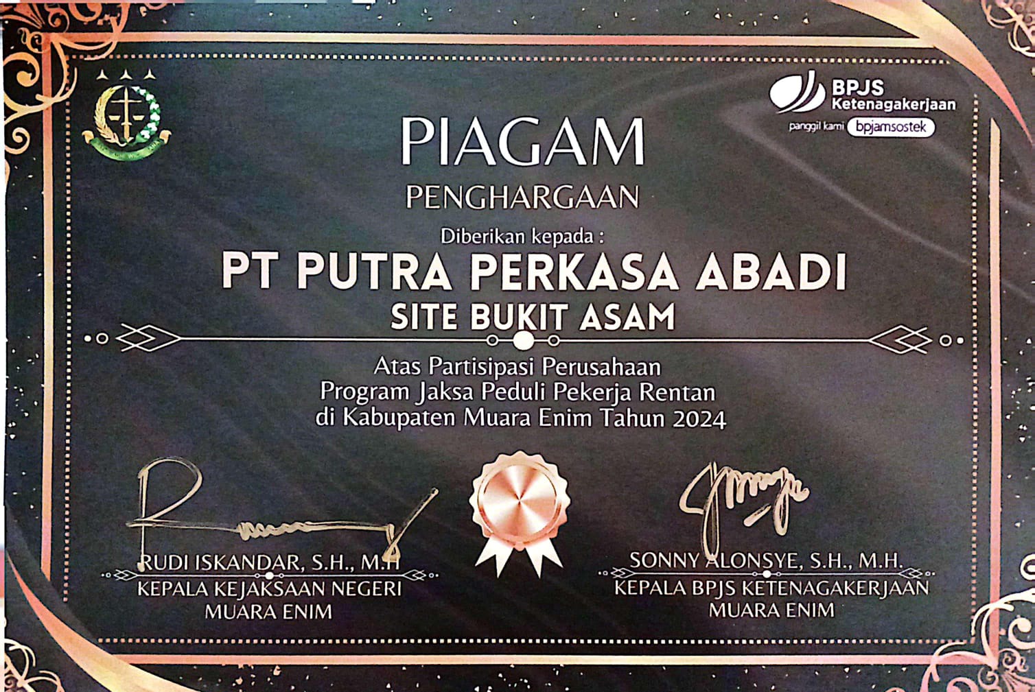 Caring for Vulnerable Workers, PPA Site Bukit Asam Wins an Award from the Muara Enim Regency Prosecutor's Office